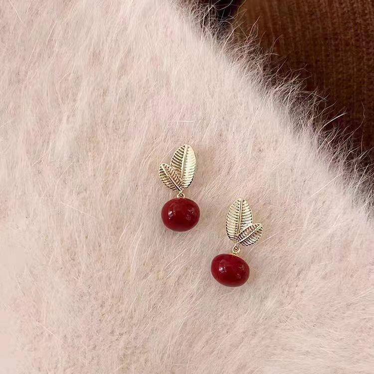 Oval Red Retro Raspberry Stud Earrings - Light Luxury, Skin-Brightening Jewelry for Women
Oval Red Retro Raspberry Stud Earrings - Light Luxury, Skin-Brightening Jewelry for Women