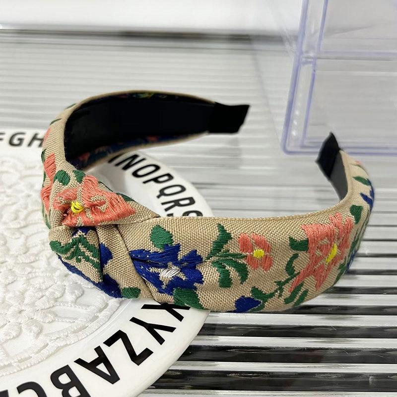 Повязка на голову в стиле бохо, этнический стиль, вышитый цветок, повязка на голову в стиле знаменитостей, простая темпераментная заколка для волос, женский цветок
Повязка на голову в стиле бохо, этнический стиль, вышитый цветок, повязка на голову в стиле знаменитостей, простая темпераментная заколка для волос, женский цветок