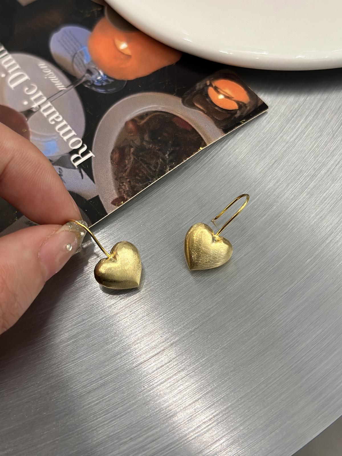 Французькі начісовані тривимірні любовні сережки зі срібла 925 проби в стилі ніші, універсальні високоякісні сережки з холодним вітром, нові 925 silver needle
Французькі начісовані тривимірні любовні сережки зі срібла 925 проби в стилі ніші, універсальні високоякісні сережки з холодним вітром, нові 925 silver needle