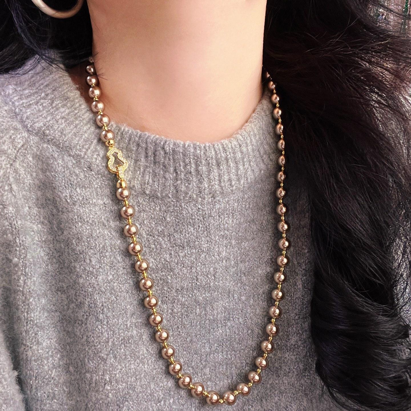8Mm High Quality Mocha Brown Shijia Pearl Maillard Wind Necklace Collarbone Chain Neck Chain Sweater Chain Women
8Mm High Quality Mocha Brown Shijia Pearl Maillard Wind Necklace Collarbone Chain Neck Chain Sweater Chain Women
