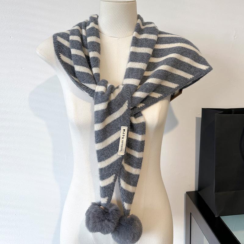 Handmade Red Striped Wool Shawl with Removable Pompon - Cozy & Versatile Christmas Scarf
Handmade Red Striped Wool Shawl with Removable Pompon - Cozy & Versatile Christmas Scarf