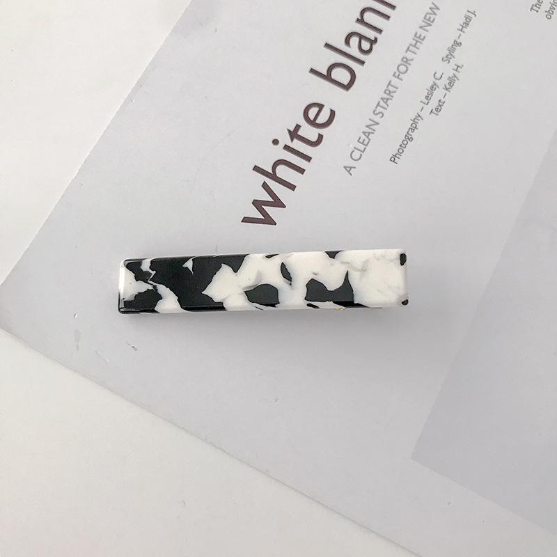 Длинная стильная прямоугольная заколка-клюв для волос для женщин с красивыми узорами Black White
Длинная стильная прямоугольная заколка-клюв для волос для женщин с красивыми узорами Black White