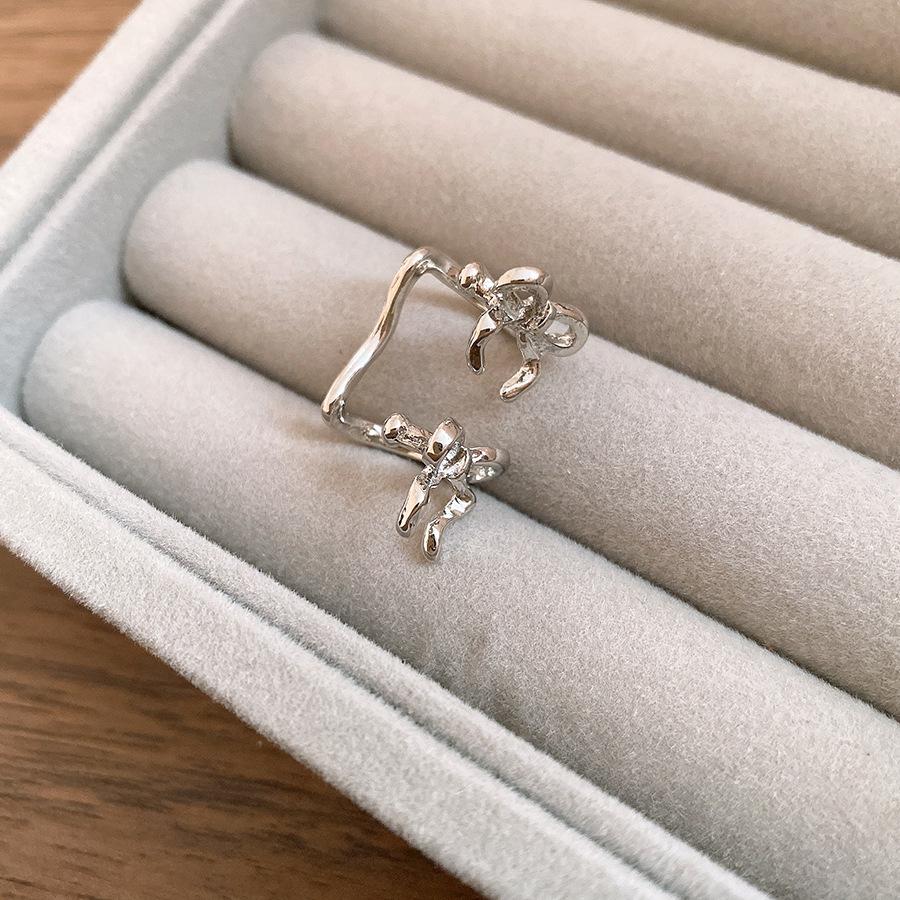 Bow simple double-layer fashion earclip niche design earrings light luxury high-end earrings design niche
Bow simple double-layer fashion earclip niche design earrings light luxury high-end earrings design niche