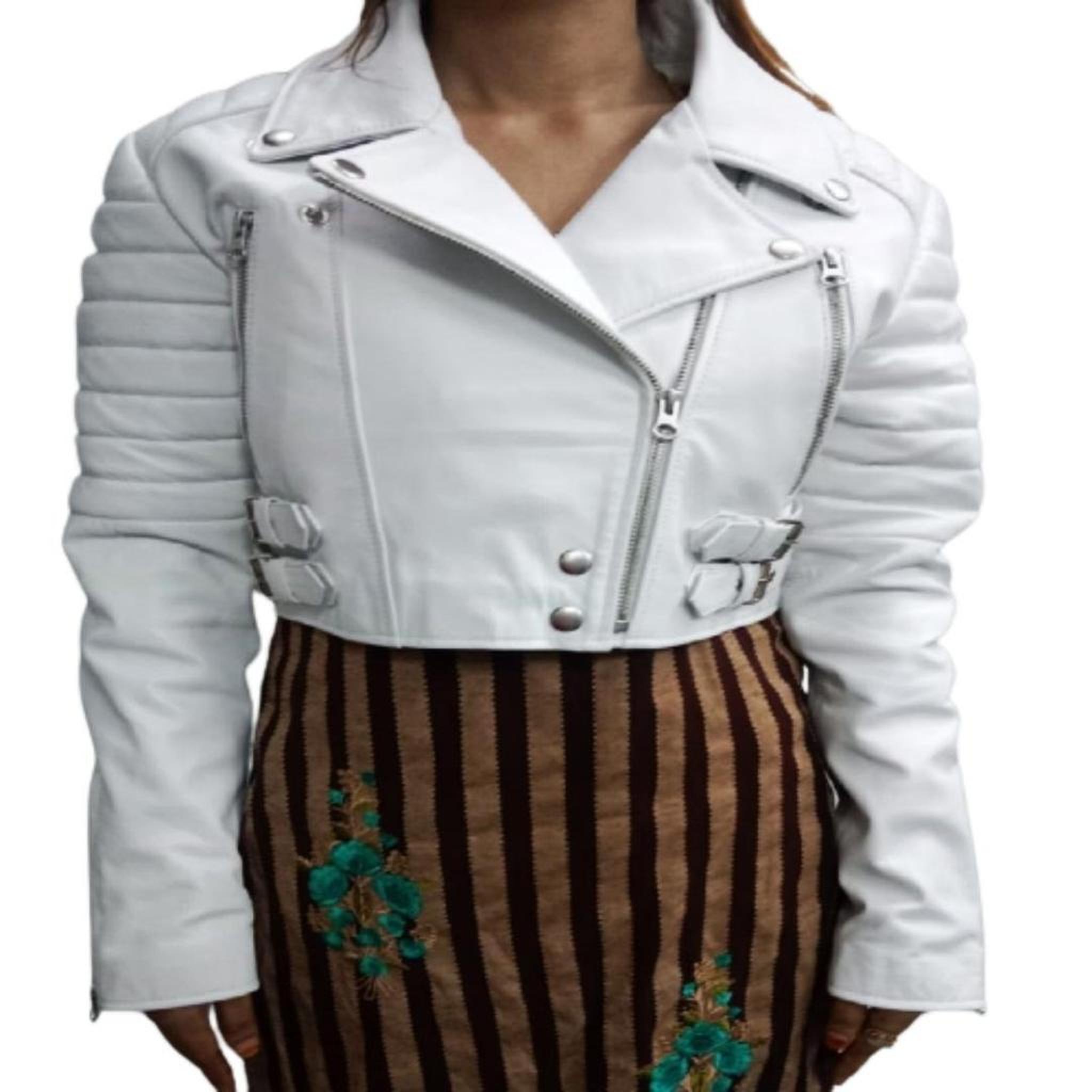 NOORA Womens White Leather Cropped Biker jacket With Zipper & Pocket | Zip On Sleeves | Belted Jacket | Snap On Collar XL білий
NOORA Womens White Leather Cropped Biker jacket With Zipper & Pocket | Zip On Sleeves | Belted Jacket | Snap On Collar XL білий