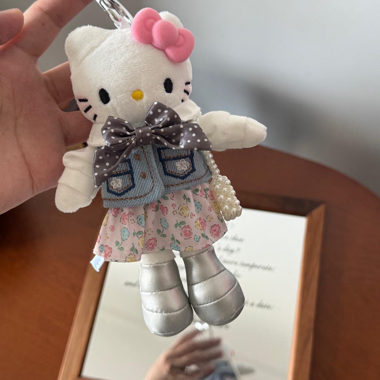 Long Leg KT Plush Doll Keychain Pendant with Dress Up Clothes - Stylish Backpack Accessory 15cm
Long Leg KT Plush Doll Keychain Pendant with Dress Up Clothes - Stylish Backpack Accessory 15cm
