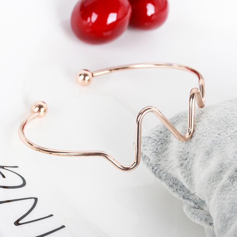 Элегантный женский браслет с жемчугом и сердечком - Простая модная бижутерия
Элегантный женский браслет с жемчугом и сердечком - Простая модная бижутерия