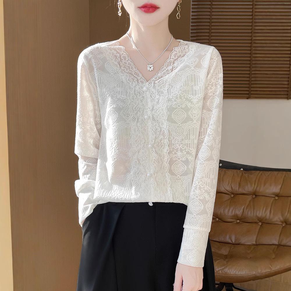 Spring/Summer Women s V-neck Knitwear: Elegant French Style with Embroidery and Lace Trim L (110-125 jin)
Spring/Summer Women s V-neck Knitwear: Elegant French Style with Embroidery and Lace Trim L (110-125 jin)