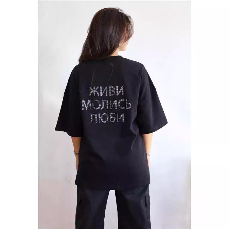 Трендовая хлопковая футболка свободного кроя в американском стиле с круглым вырезом и принтом в виде алмазных букв L
Трендовая хлопковая футболка свободного кроя в американском стиле с круглым вырезом и принтом в виде алмазных букв L
