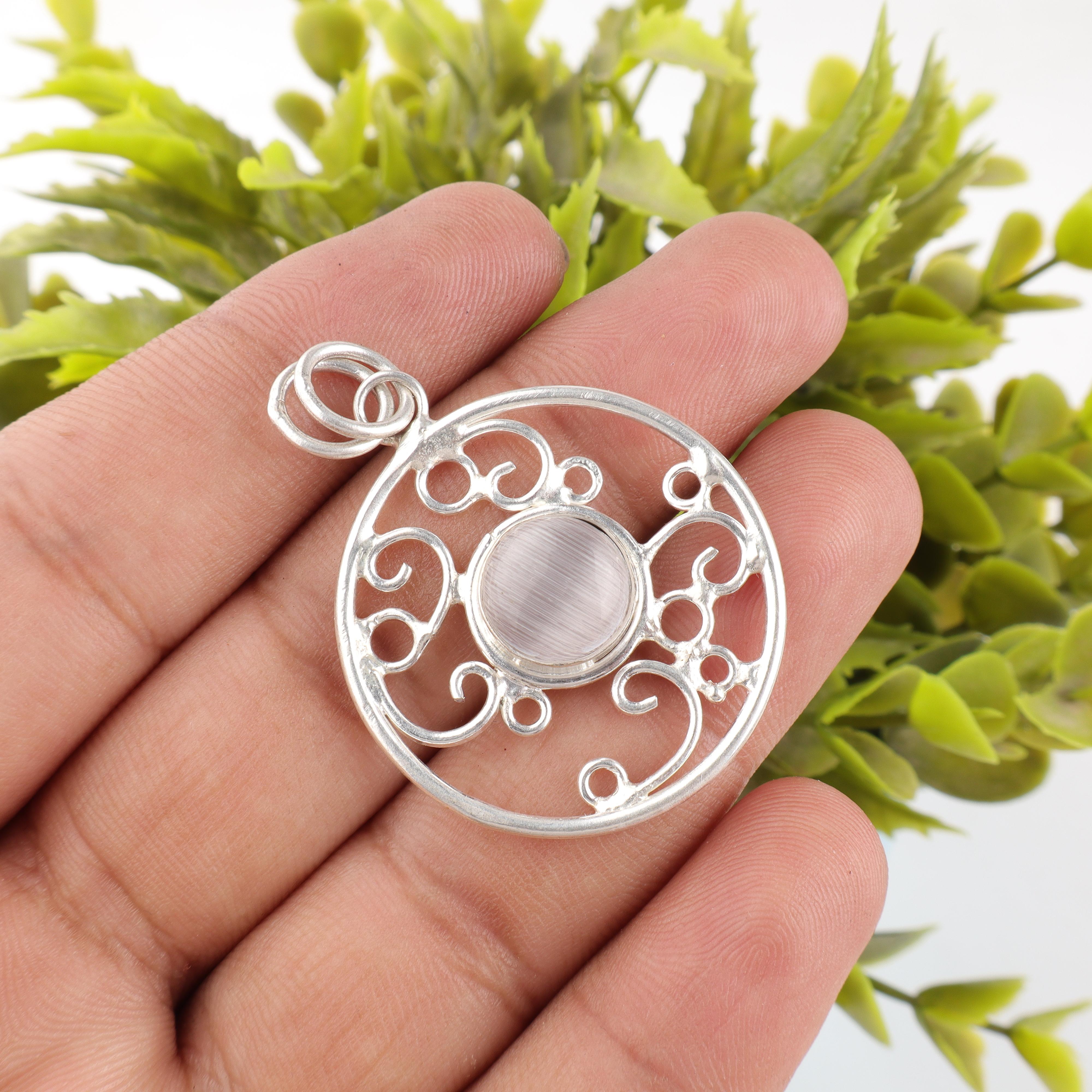 Selenite Jewelry, Handmade Gemstone Pendant, 925 Solid Sterling Silver Pendant Dainty Jewelry, For Engagement Gift 1.45 inches белый
Selenite Jewelry, Handmade Gemstone Pendant, 925 Solid Sterling Silver Pendant Dainty Jewelry, For Engagement Gift 1.45 inches белый
