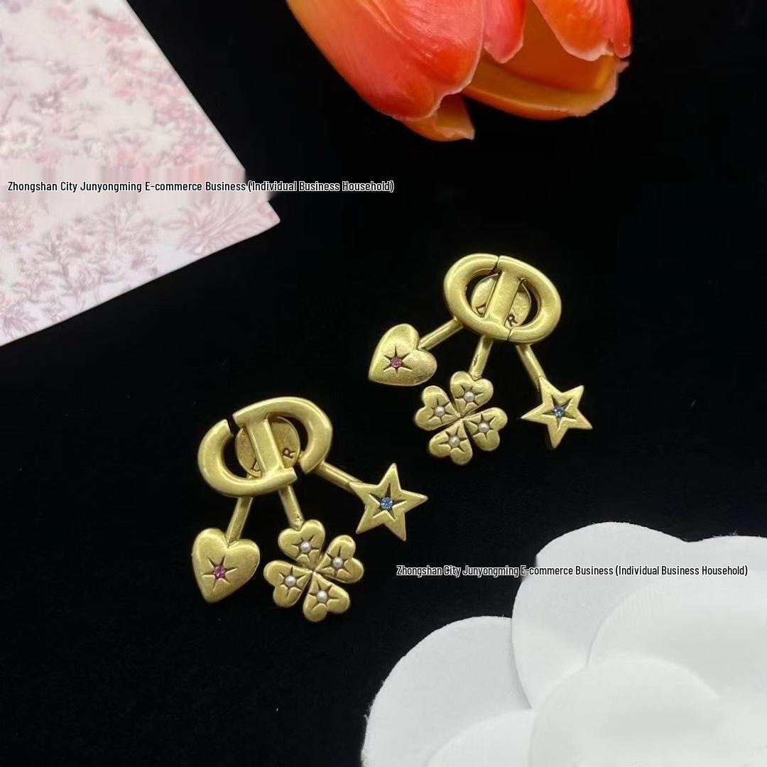 D-Letter CD Heart Pentagram Clover Stud Earrings with Colored Diamond Pearls - Women s Retro Style
D-Letter CD Heart Pentagram Clover Stud Earrings with Colored Diamond Pearls - Women s Retro Style