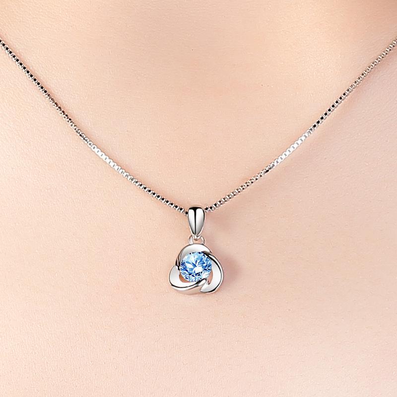 2023 Clover Pendant Necklace: S925 Silver with Diamond Zircon, High-End Niche Design S925 Silver
2023 Clover Pendant Necklace: S925 Silver with Diamond Zircon, High-End Niche Design S925 Silver