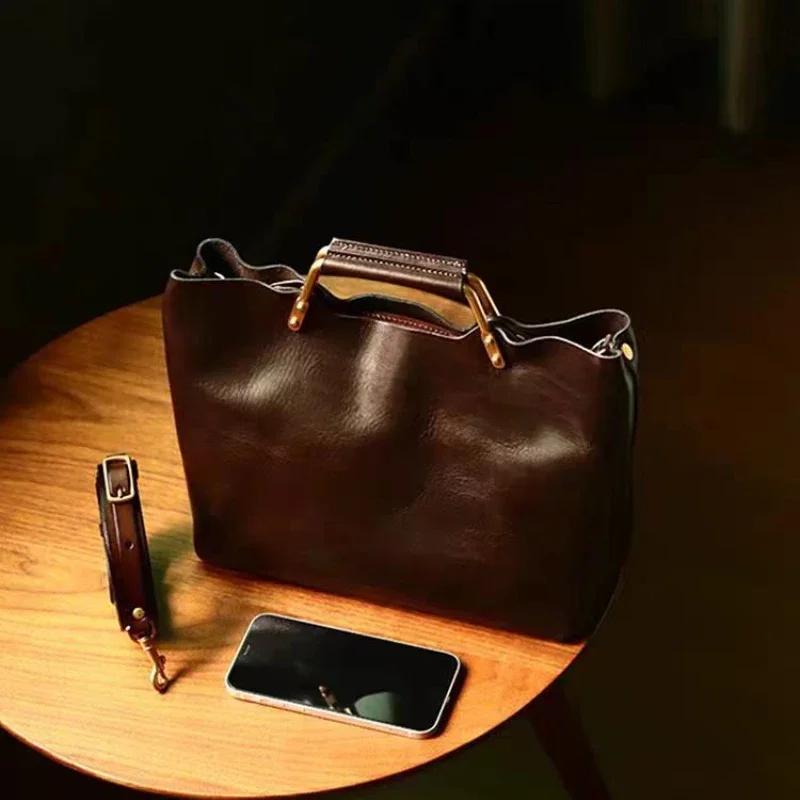 Luxury Soft Leather Women s Handbag Metal Handle Retro Large Capacity Crossbody Bag High Quality Simple Commuter Briefcase 32x24x10cm темно-коричневого кольору
Luxury Soft Leather Women s Handbag Metal Handle Retro Large Capacity Crossbody Bag High Quality Simple Commuter Briefcase 32x24x10cm темно-коричневого кольору