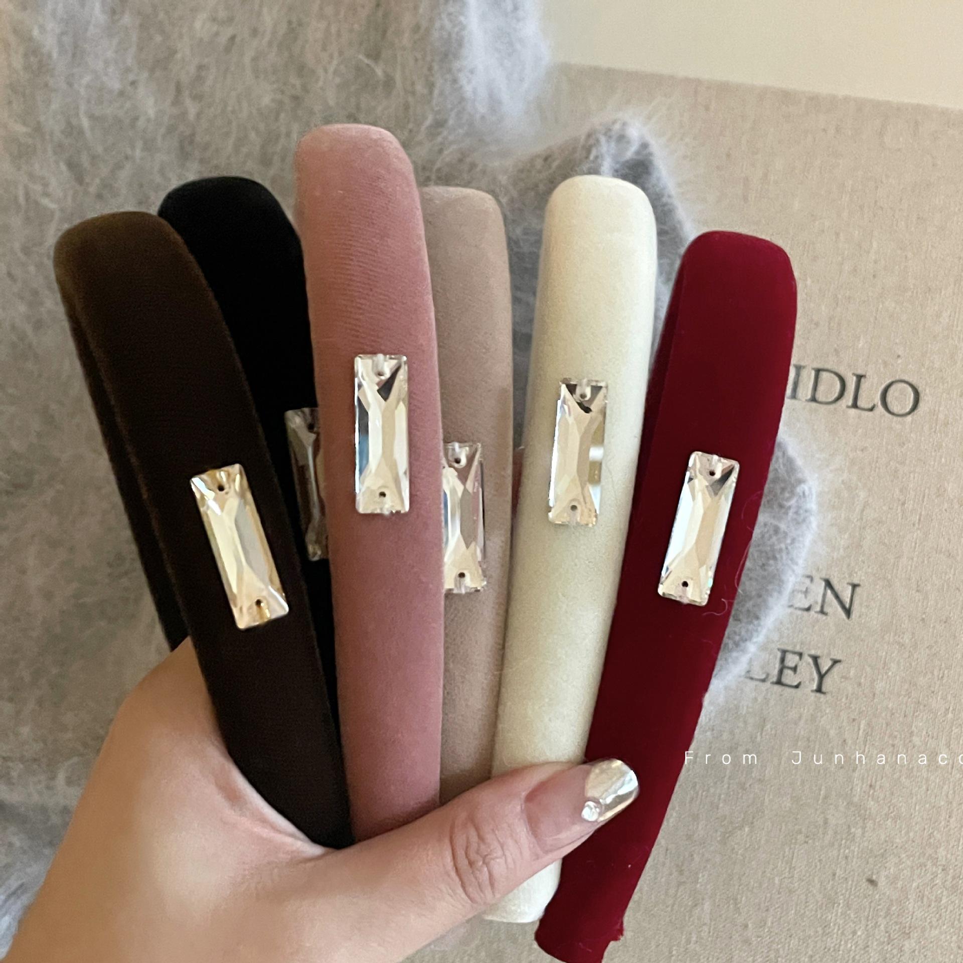 Women s French Velvet High Top Skull Hair Clip Headband - Thin Edge for Face Washing & Hair Styling
Women s French Velvet High Top Skull Hair Clip Headband - Thin Edge for Face Washing & Hair Styling