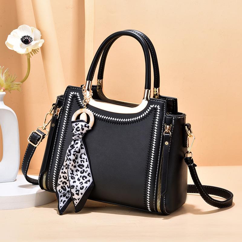 Women s Bag 2026 New Fashion Handbag Silk Scarf Pendant Large Capacity Shoulder Bag 25x12x18cm чёрный
Women s Bag 2026 New Fashion Handbag Silk Scarf Pendant Large Capacity Shoulder Bag 25x12x18cm чёрный