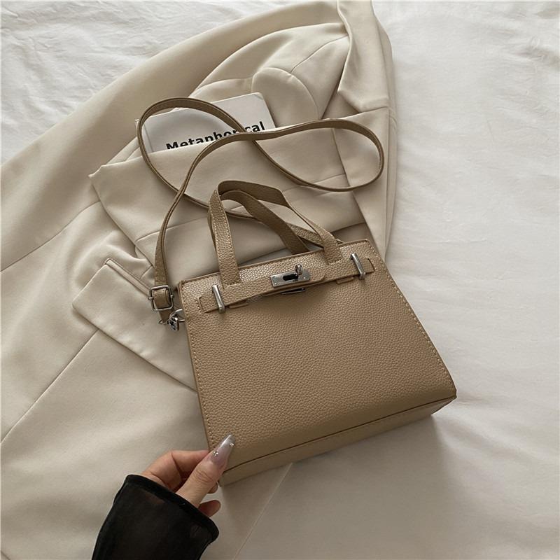 Summer new temperament retro shoulder crossbody small square bag niche design stylish simple commuter handbag хаки
Summer new temperament retro shoulder crossbody small square bag niche design stylish simple commuter handbag хаки