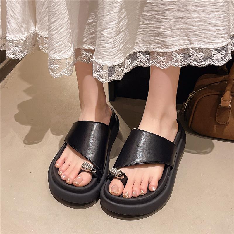 Thick-soled slippers women s outer wear 2025 summer new versatile rhinestone casual solid color cool slippers 35 чорний
Thick-soled slippers women s outer wear 2025 summer new versatile rhinestone casual solid color cool slippers 35 чорний