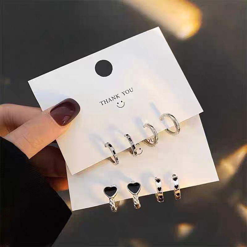 Sleep-Friendly Minimalist 4-Piece Set: Versatile Hoop Earrings & Ear Cuffs in Cold Style with Elegant Studs.
Sleep-Friendly Minimalist 4-Piece Set: Versatile Hoop Earrings & Ear Cuffs in Cold Style with Elegant Studs.