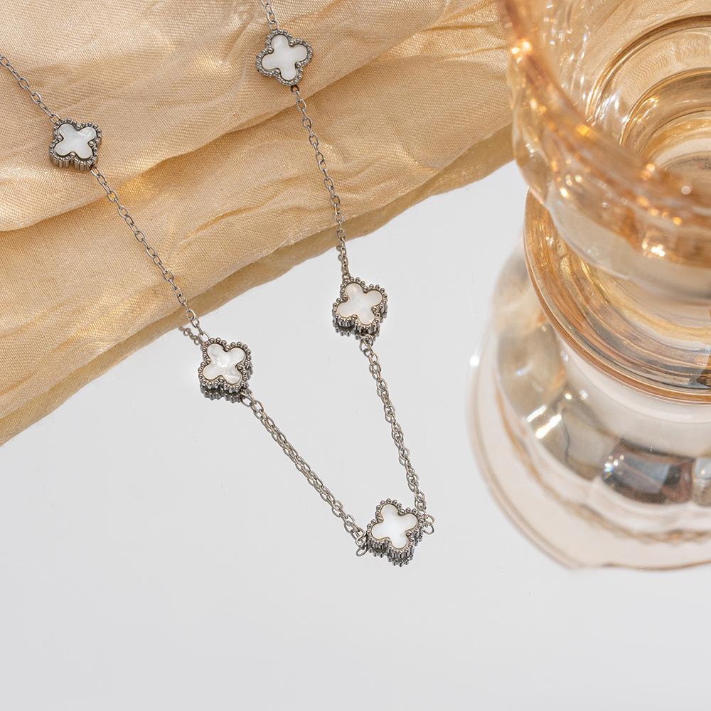 9mm Four-Leaf Clover Necklace for Women High-End Double-Sided Titanium Steel Colorfast and Luxurious Sweater Chain
9mm Four-Leaf Clover Necklace for Women High-End Double-Sided Titanium Steel Colorfast and Luxurious Sweater Chain