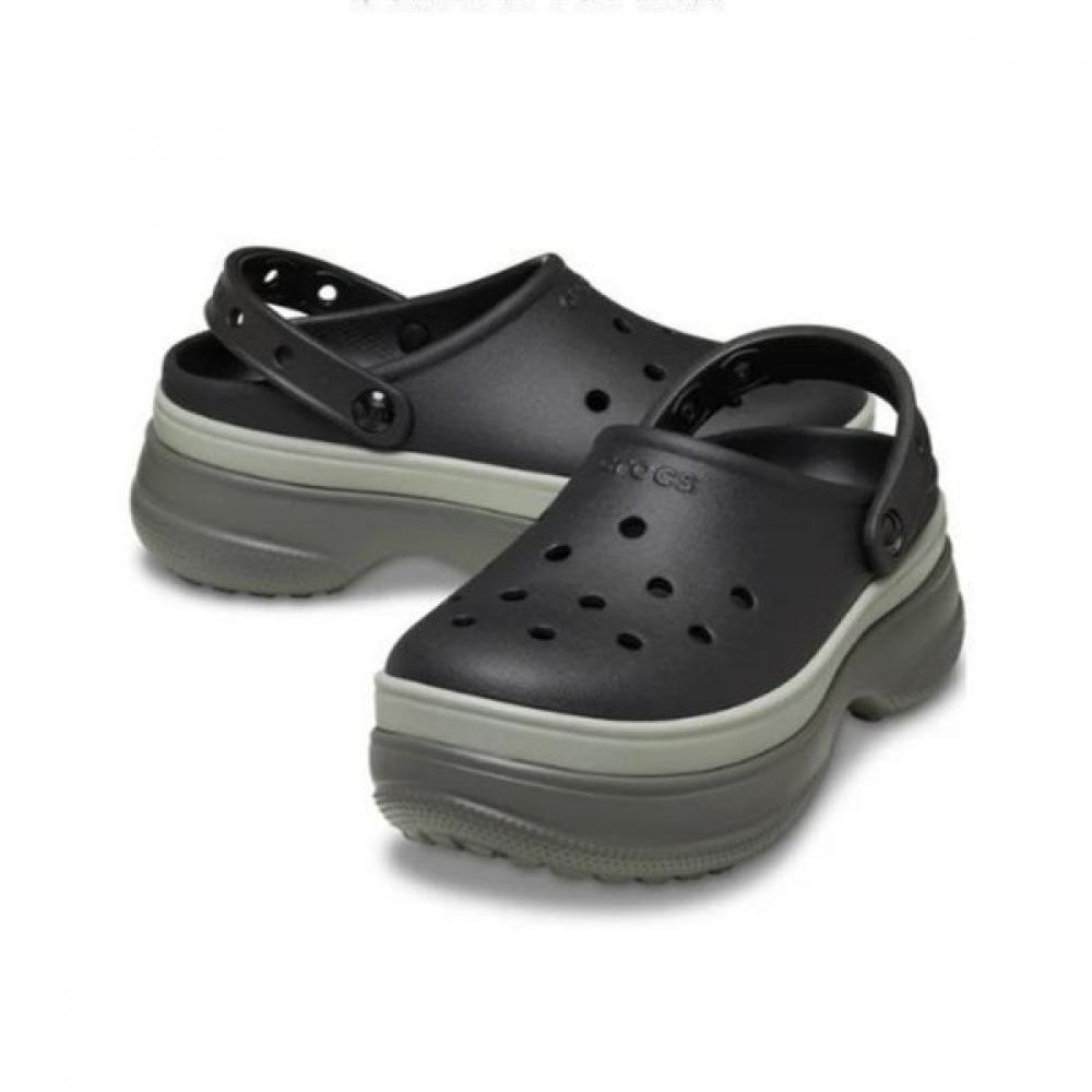 Crocs Classic Stacked Clog Sandal Slipper Black 211355 0 black/220
Crocs Classic Stacked Clog Sandal Slipper Black 211355 0 black/220