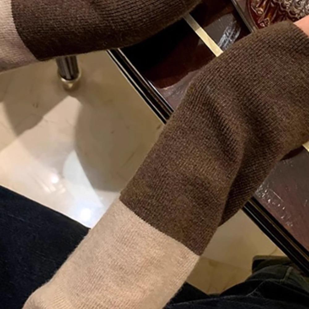 A New Design with A Contrasting Color Semi-high-neck Long-sleeved Knitted Sweater for Women In Autumn and Winter, Which Is Slimming and Elegant One size кавовий
A New Design with A Contrasting Color Semi-high-neck Long-sleeved Knitted Sweater for Women In Autumn and Winter, Which Is Slimming and Elegant One size кавовий