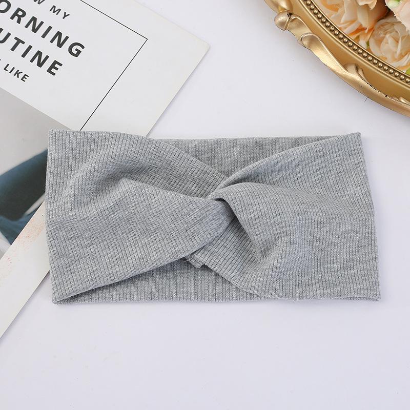 Однотонная женская повязка на голову для девочек, скрученная эластичная резинка для волос, аксессуары для волос, детские повязки на голову серый
Однотонная женская повязка на голову для девочек, скрученная эластичная резинка для волос, аксессуары для волос, детские повязки на голову серый