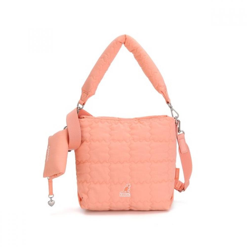 Kangol Quilt Bucket Bag Peach Pink 3992 OS
Kangol Quilt Bucket Bag Peach Pink 3992 OS