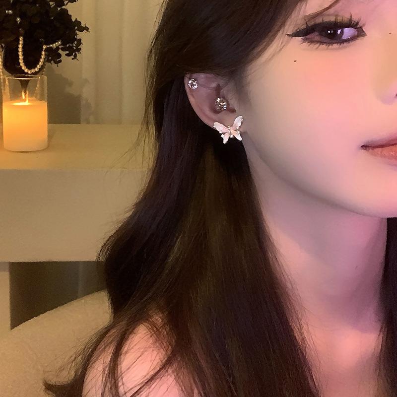 Zircon drop oil pearl butterfly earrings niche sweet light luxury high-end stud earrings temperament versatile earrings women
Zircon drop oil pearl butterfly earrings niche sweet light luxury high-end stud earrings temperament versatile earrings women