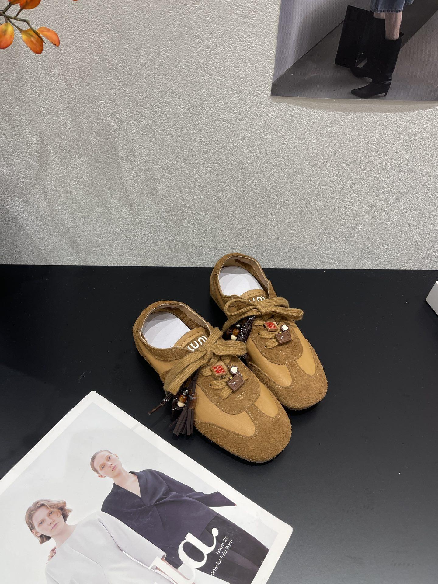 Retro German training shoes women s 2025 autumn new leather breathable versatile flat-bottomed sports and leisure shoes women s soft sole 35
Retro German training shoes women s 2025 autumn new leather breathable versatile flat-bottomed sports and leisure shoes women s soft sole 35