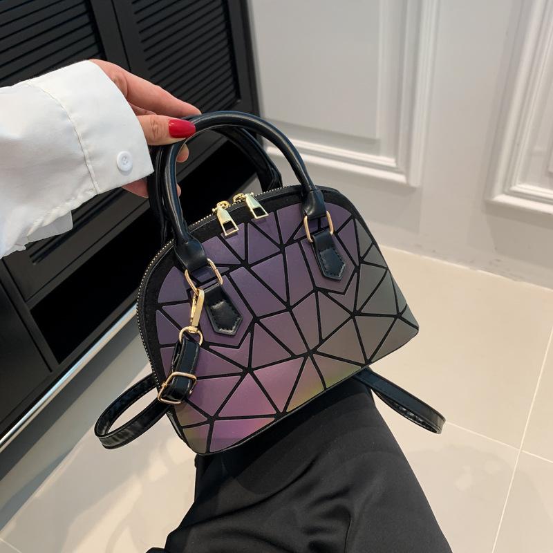Стильная и простая женская сумка, новый тренд, повседневная наплечная сумка-мессенджер, лазерная сумка, женская сумка фиолетовый
Стильная и простая женская сумка, новый тренд, повседневная наплечная сумка-мессенджер, лазерная сумка, женская сумка фиолетовый