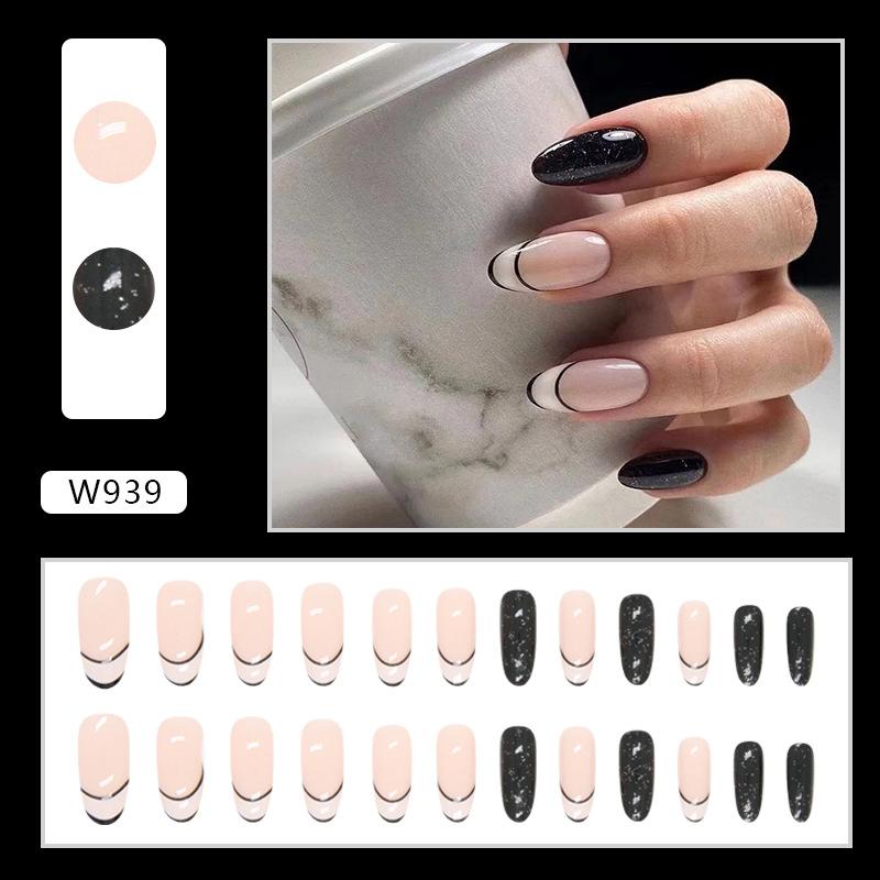 Medium and long oval round head, black glitter lines, French fake nails, European and American ins wind wearing nail pads
Medium and long oval round head, black glitter lines, French fake nails, European and American ins wind wearing nail pads
