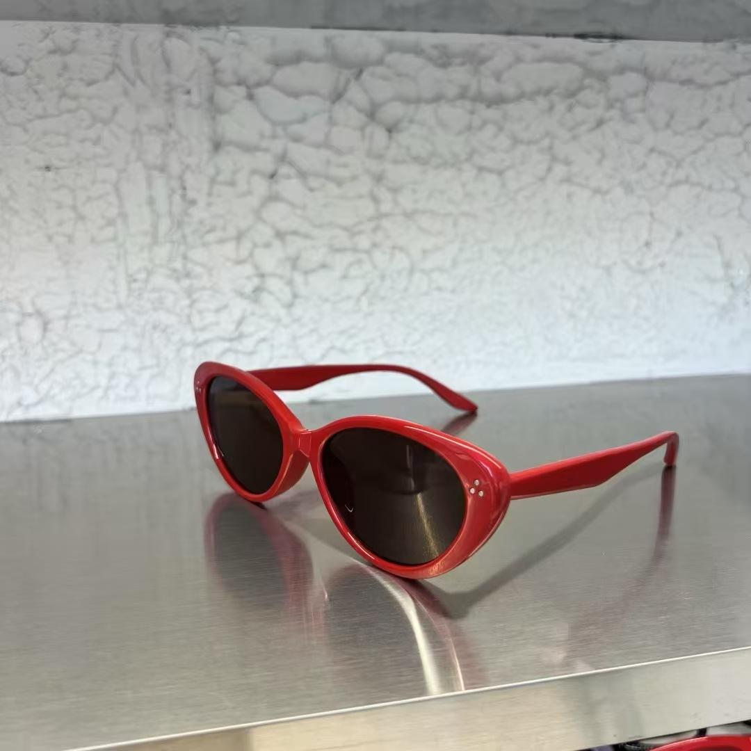 Cat Eye Shape Sunglasses for ladies Vintage Style Rivets Decoration Sun Glasses for ladies Driving Fishing Men Sunglass
Cat Eye Shape Sunglasses for ladies Vintage Style Rivets Decoration Sun Glasses for ladies Driving Fishing Men Sunglass