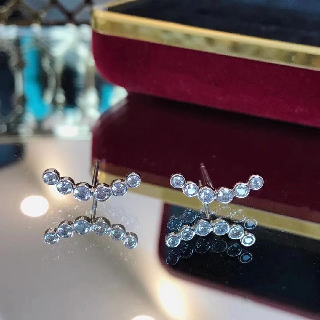 Simple wind row diamond zircon sweet stud earrings women s niche temperament versatile earrings fashion personality
Simple wind row diamond zircon sweet stud earrings women s niche temperament versatile earrings fashion personality