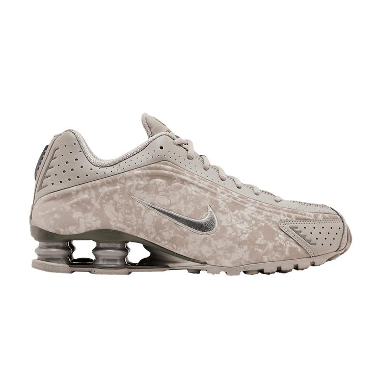 Nike Shox R4 Flat Pewter Floral Женские Кроссовки Серый Колледж-Серый HV0934-001 39
Nike Shox R4 Flat Pewter Floral Женские Кроссовки Серый Колледж-Серый HV0934-001 39