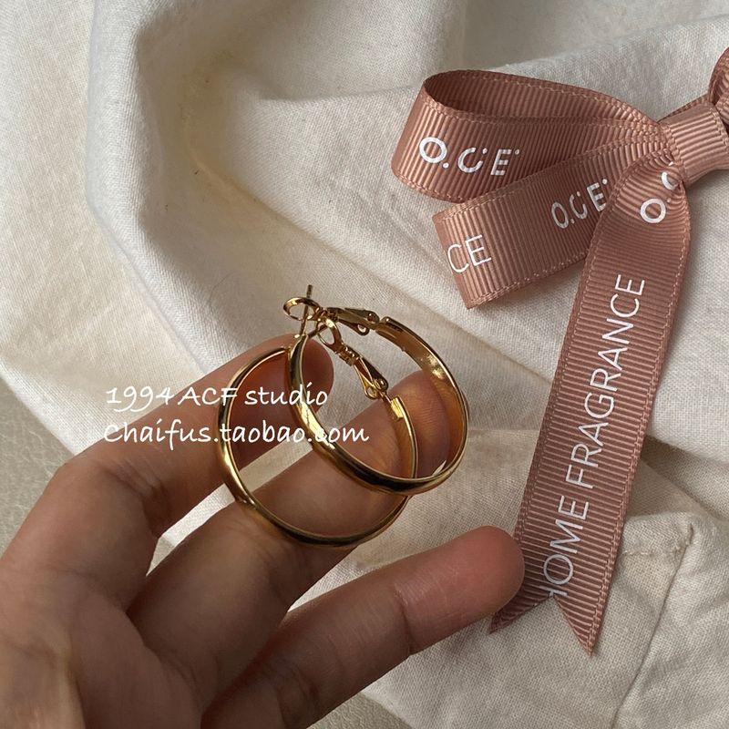 Chaifu Studio/R431 European and American Style Simple Plain Titanium Steel Metal Earrings Versatile and Elegant Hoop Earrings for Commuting Gold 3cm Pair
Chaifu Studio/R431 European and American Style Simple Plain Titanium Steel Metal Earrings Versatile and Elegant Hoop Earrings for Commuting Gold 3cm Pair