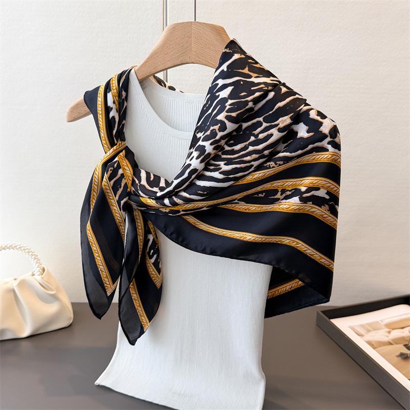 Весенне-осенний атласный шарф-платок из искусственного шелка с принтом, большой квадратный шарф, шелковый шарф, шаль, головной платок, шарф для защиты шеи, декоративный женский шарф 90*90cm
Весенне-осенний атласный шарф-платок из искусственного шелка с принтом, большой квадратный шарф, шелковый шарф, шаль, головной платок, шарф для защиты шеи, декоративный женский шарф 90*90cm