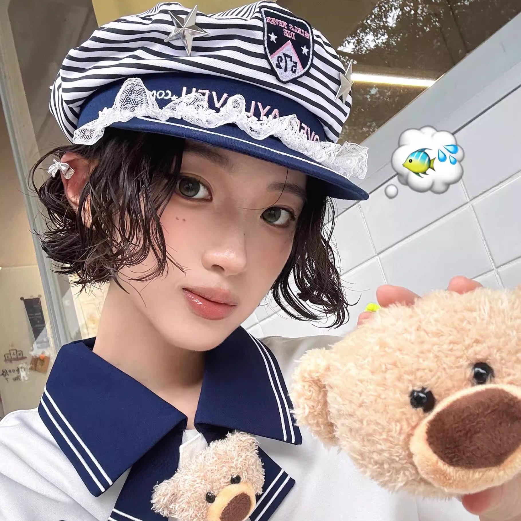 2025 Navy Striped Lace Beret Female British Style Flat Top Hat Spice Girl Seaside Photo Sailor Hat One size
2025 Navy Striped Lace Beret Female British Style Flat Top Hat Spice Girl Seaside Photo Sailor Hat One size