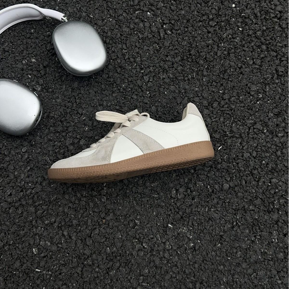 Ретро круглый носок, комбинированные универсальные тренировочные кроссовки на платформе, новая модная повседневная спортивная обувь 2025 года, шнуровка, плоская подошва 40
Ретро круглый носок, комбинированные универсальные тренировочные кроссовки на платформе, новая модная повседневная спортивная обувь 2025 года, шнуровка, плоская подошва 40