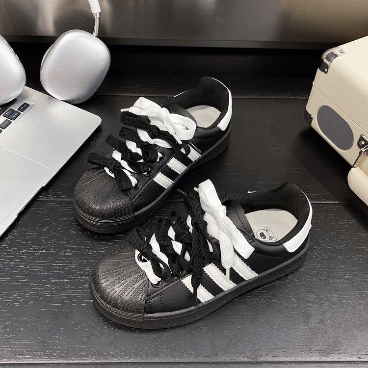 Европейская станция женская обувь 2025 весна новая кожаная толстая подошва теплая увеличивающая рост повседневная обувь универсальная спортивная утолщенная обувь на платформе 40 чёрный
Европейская станция женская обувь 2025 весна новая кожаная толстая подошва теплая увеличивающая рост повседневная обувь универсальная спортивная утолщенная обувь на платформе 40 чёрный