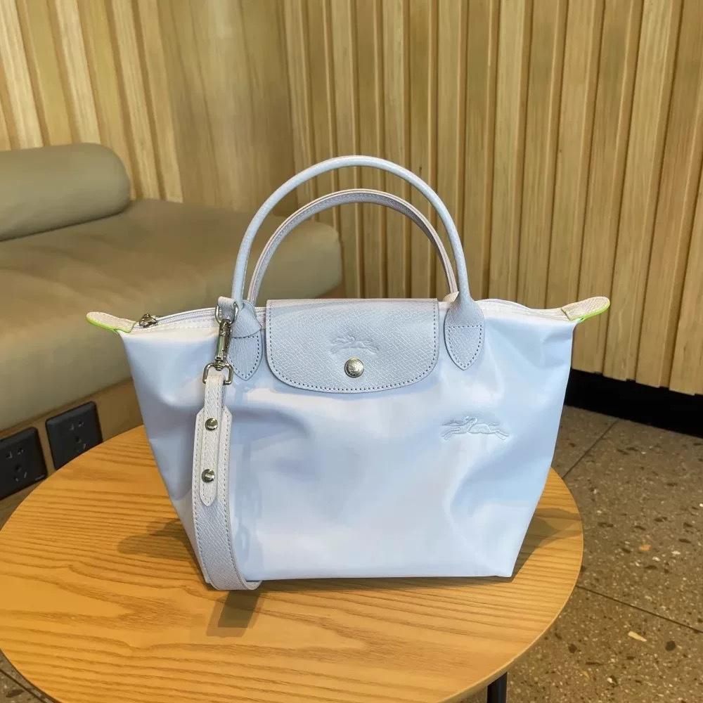 Сумка-тоут Longxiang Classic из нейлона, ручная, вышитая, большой вместимости, водонепроницаемая, складная, на одно плечо 23*22*14
Сумка-тоут Longxiang Classic из нейлона, ручная, вышитая, большой вместимости, водонепроницаемая, складная, на одно плечо 23*22*14