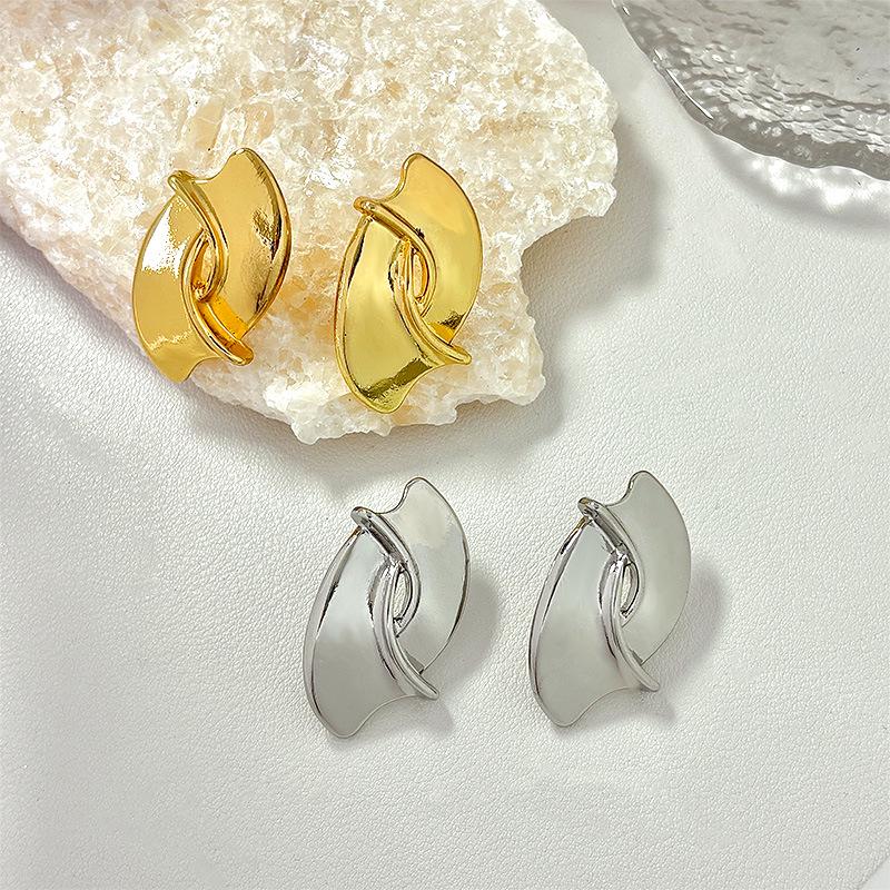 Minimalist Geometric Wrap Earrings - Elegant Gold Alloy Design for Women, Light Luxury & Fashionable. золотой
Minimalist Geometric Wrap Earrings - Elegant Gold Alloy Design for Women, Light Luxury & Fashionable. золотой