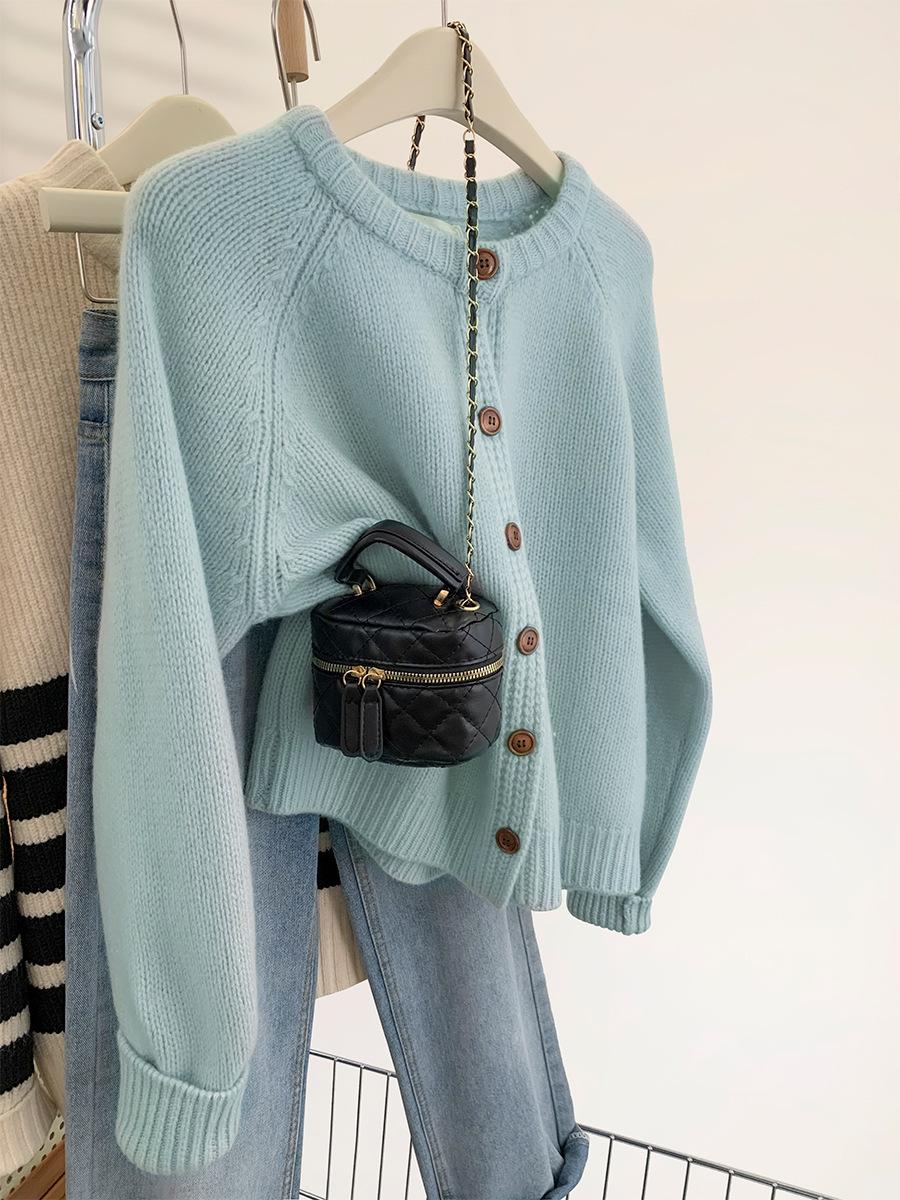 Светло-голубая куртка-свитер женская осенне-зимняя новая свободная маленькая ленивая ветровка вязаный кардиган XL светло-синий
Светло-голубая куртка-свитер женская осенне-зимняя новая свободная маленькая ленивая ветровка вязаный кардиган XL светло-синий