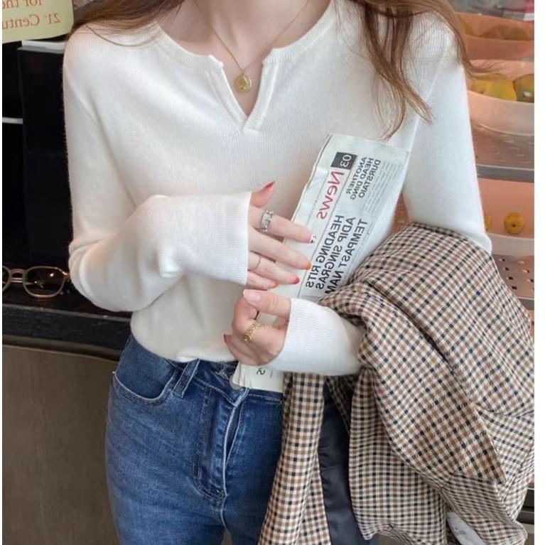 White knitted bottoming shirt for women s spring and autumn inner wear 2025 new v-neck top design sense niche slim-fit sweater 2043-311 (average size) білий
White knitted bottoming shirt for women s spring and autumn inner wear 2025 new v-neck top design sense niche slim-fit sweater 2043-311 (average size) білий