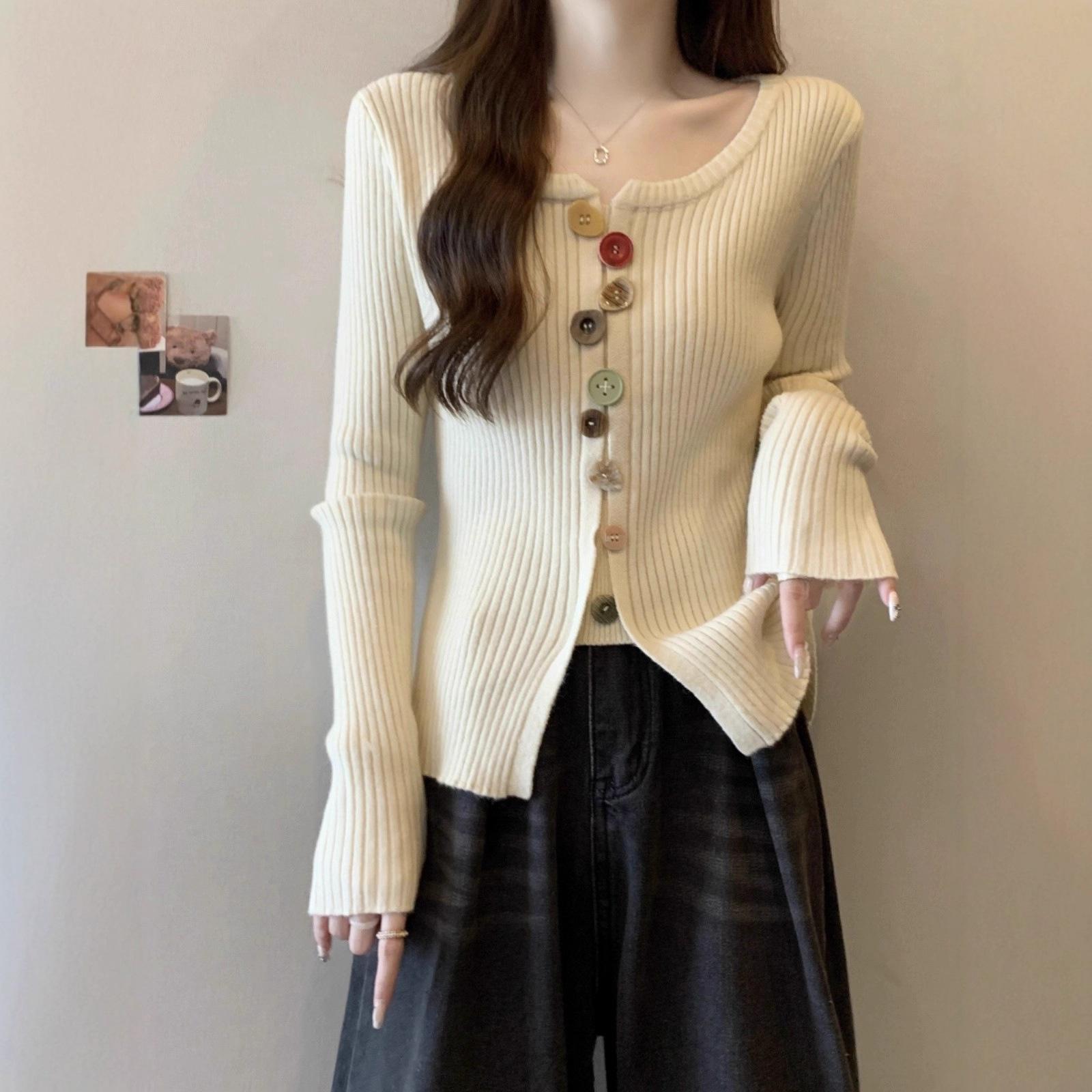 French v-neck bottoming shirt women s autumn new slim-fitting and thin inner long-sleeved knitted sweater design split top one size fits all абрикосовий
French v-neck bottoming shirt women s autumn new slim-fitting and thin inner long-sleeved knitted sweater design split top one size fits all абрикосовий