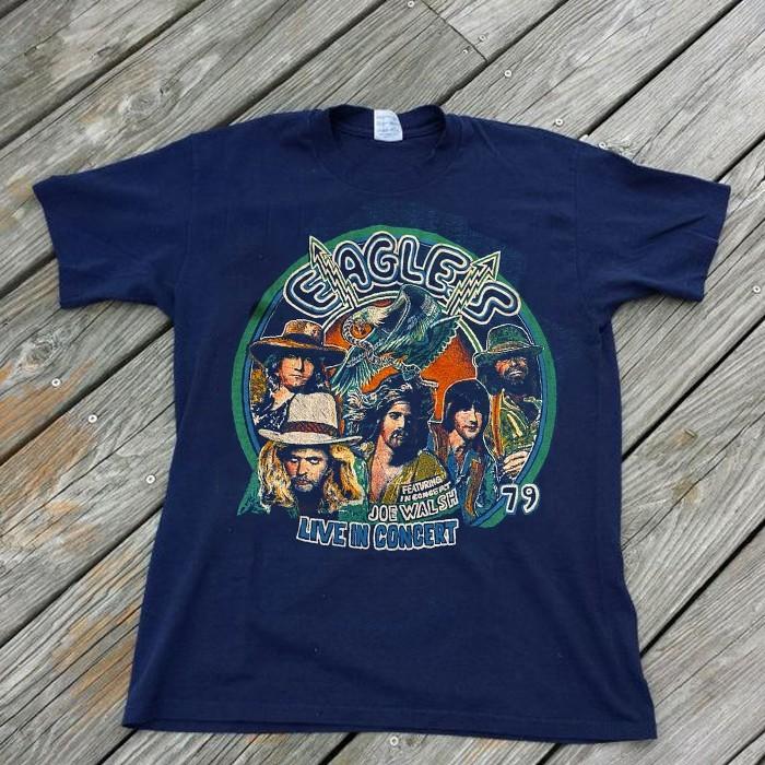 Eagles 1979 Live in Concert Tour Navy Short Sleeve Unisex T shirt NH27543 Unisex T-Shirt XXXXL
Eagles 1979 Live in Concert Tour Navy Short Sleeve Unisex T shirt NH27543 Unisex T-Shirt XXXXL