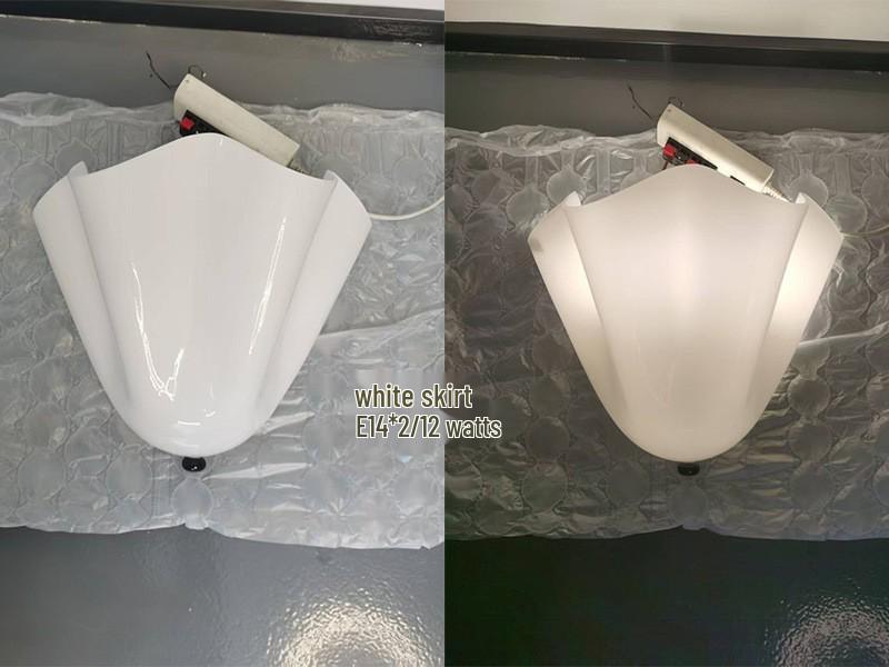 American Retro Berry Glass & French Shell Wall Lamp Without Light Source
American Retro Berry Glass & French Shell Wall Lamp Without Light Source