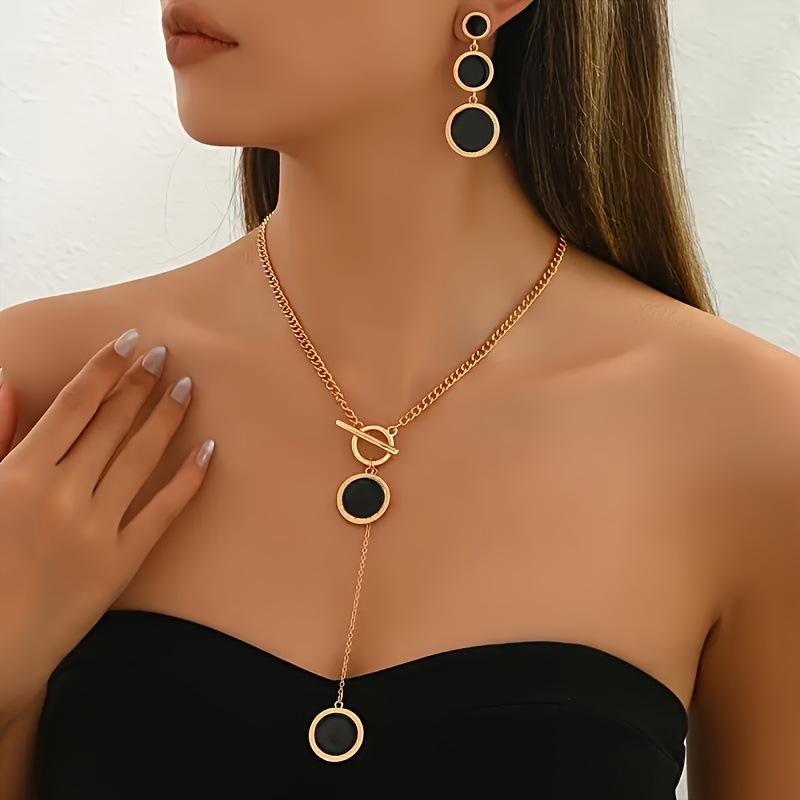 Модные украшения для женщин чёрный
Модные украшения для женщин чёрный