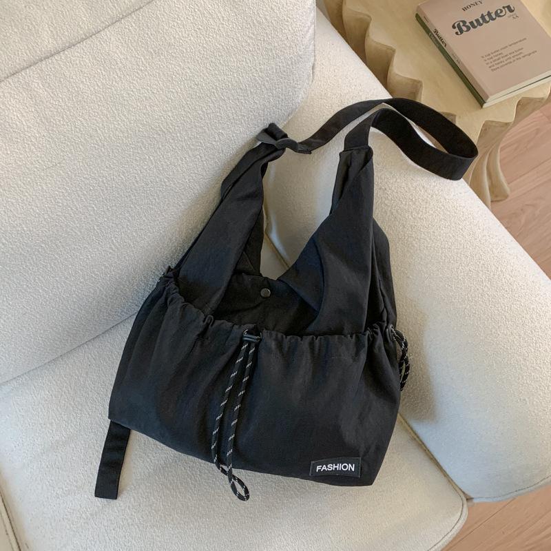 Japan and Korea casual drawstring tote bag women s 2025 new large-capacity casual commuter bag fashionable shoulder messenger bag чёрный
Japan and Korea casual drawstring tote bag women s 2025 new large-capacity casual commuter bag fashionable shoulder messenger bag чёрный