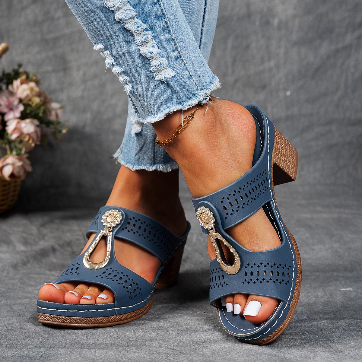 High-quality hollow rhinestone thick-soled slippers women s slope heel large size buckle open-toed beach cool slippers 36
High-quality hollow rhinestone thick-soled slippers women s slope heel large size buckle open-toed beach cool slippers 36