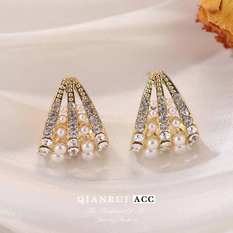 Korean Pearl Stud Earrings: Creative French-Inspired Diamond Row for Versatile, Light Luxury Women s Style
Korean Pearl Stud Earrings: Creative French-Inspired Diamond Row for Versatile, Light Luxury Women s Style