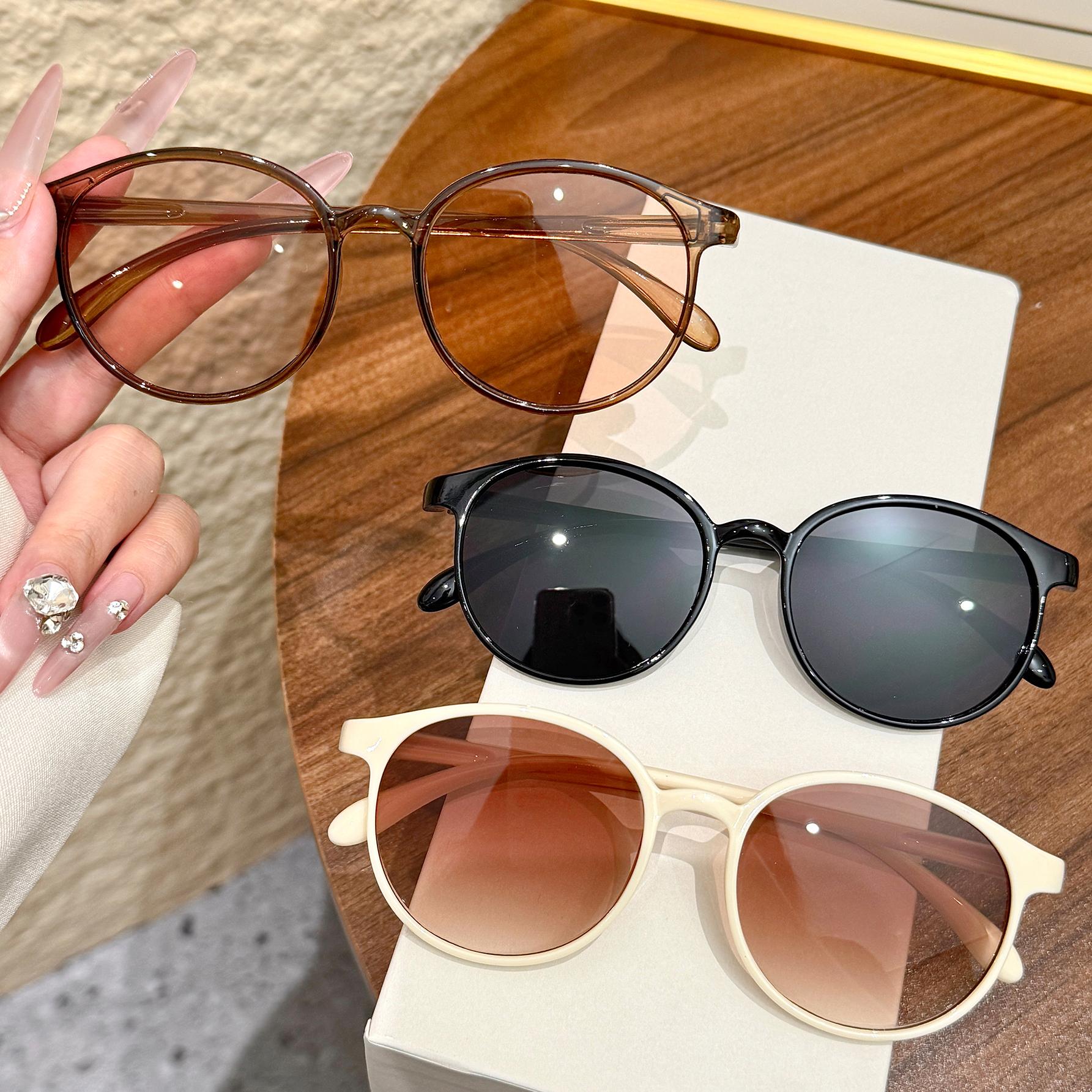 3Pcs Fashionable Round Frame Glasses Set, Lightweight and Portable, Suitable for Long-Term Wear, Stylish Outfit, Holiday Gift
3Pcs Fashionable Round Frame Glasses Set, Lightweight and Portable, Suitable for Long-Term Wear, Stylish Outfit, Holiday Gift